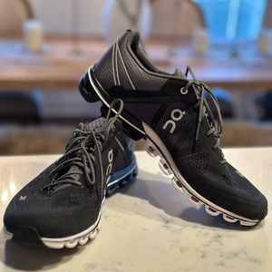 MEN’S ON RUNNING SNEAKERS. BRAND NEW, NEVER WORN. SIZE 9.5